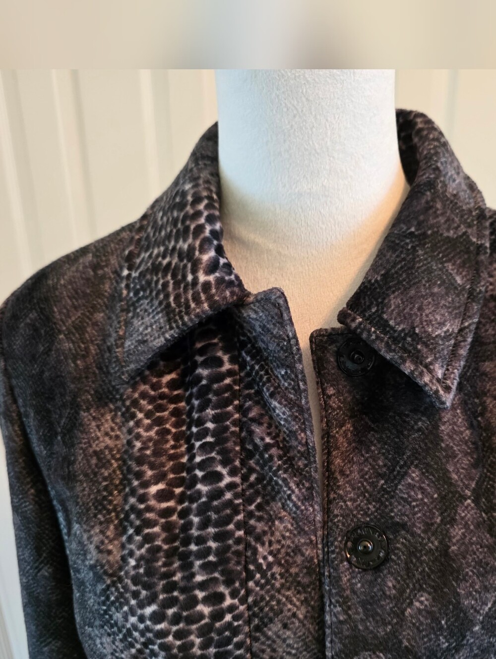Vintage Guess Black Gray Snakeskin Print Mid Length Coat Jacket Womens Medium - Picture 4 of 11